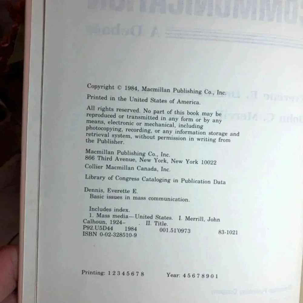 Vintage 1984 Basic issues in MASS COMMUNICATION a debate textbook
